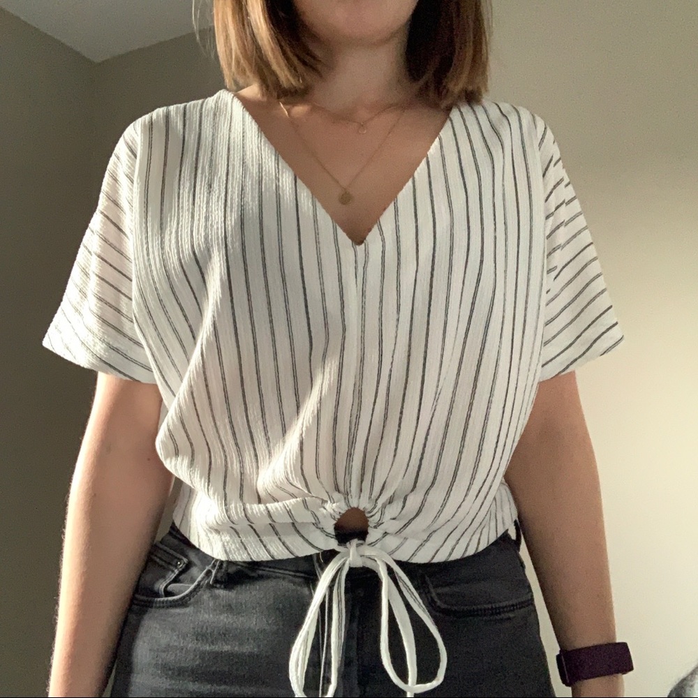 Black and White Striped Zara Cropped V-Neck Top - Picture 7 of 9